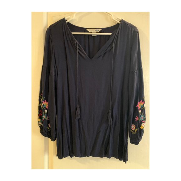 Old Navy Tops - Old Navy 3/4 sleeve embroidered top
